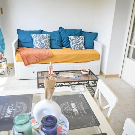 Apartman Jessica - Cozy 1br Ideal For Young Parents